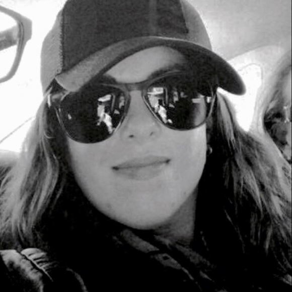 Meet your Posher, Elizabeth - Picture 2 of 5